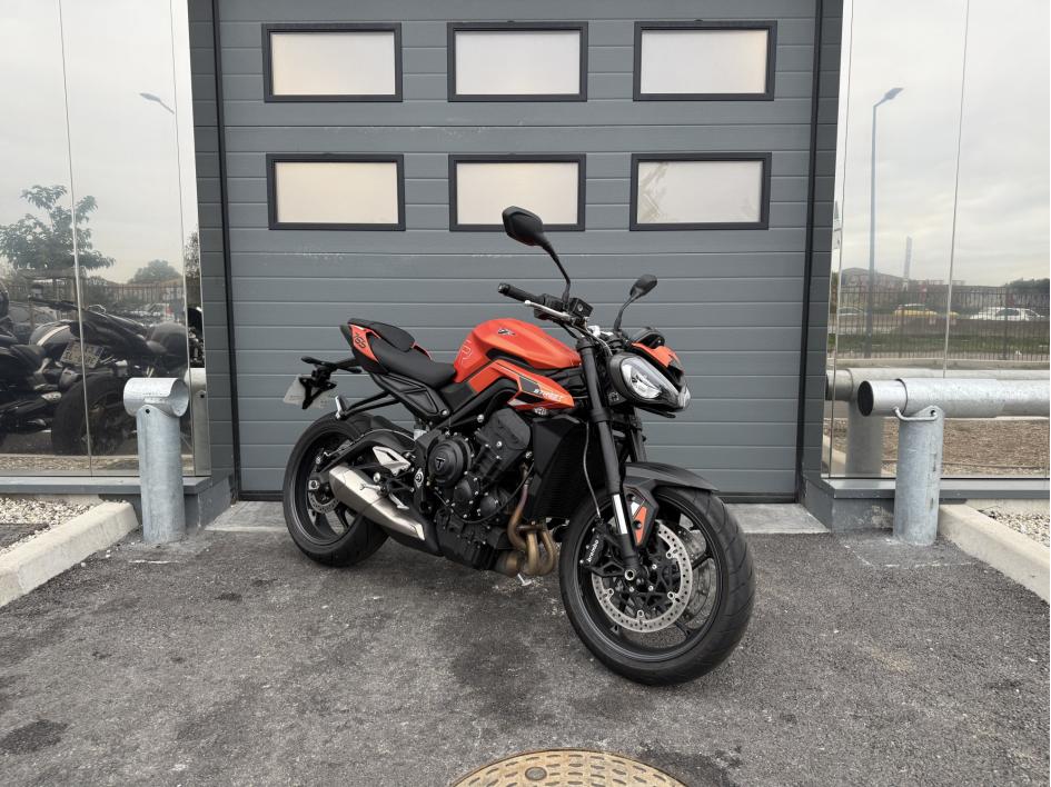 TRIUMPH STREET TRIPLE 765 R