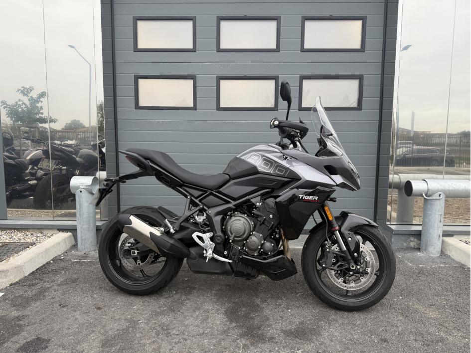 TRIUMPH TIGER 800