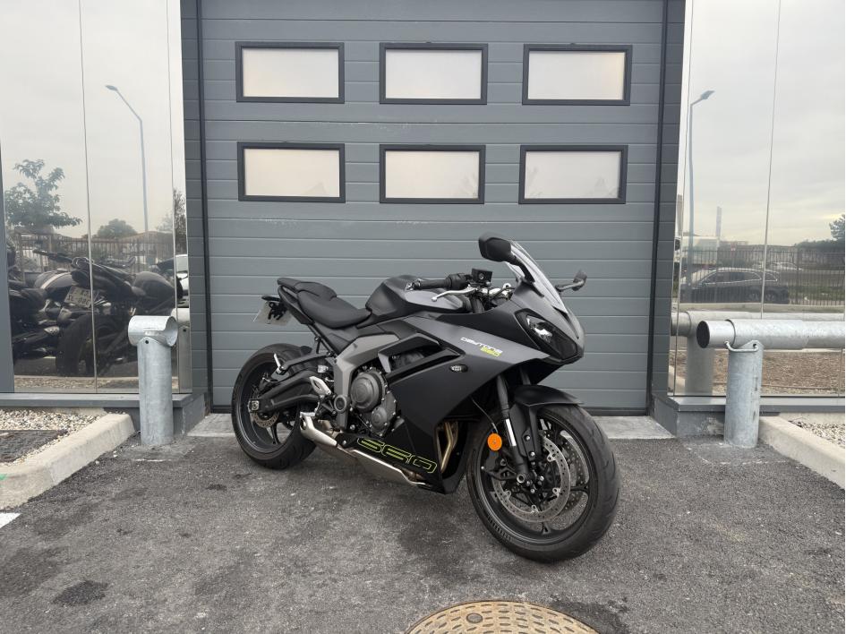 TRIUMPH 	DAYTONA 660